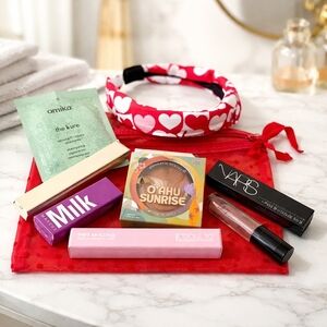 Cosmetic Bag Filled With Lots Of Goodies Look At Pics NWT NIB